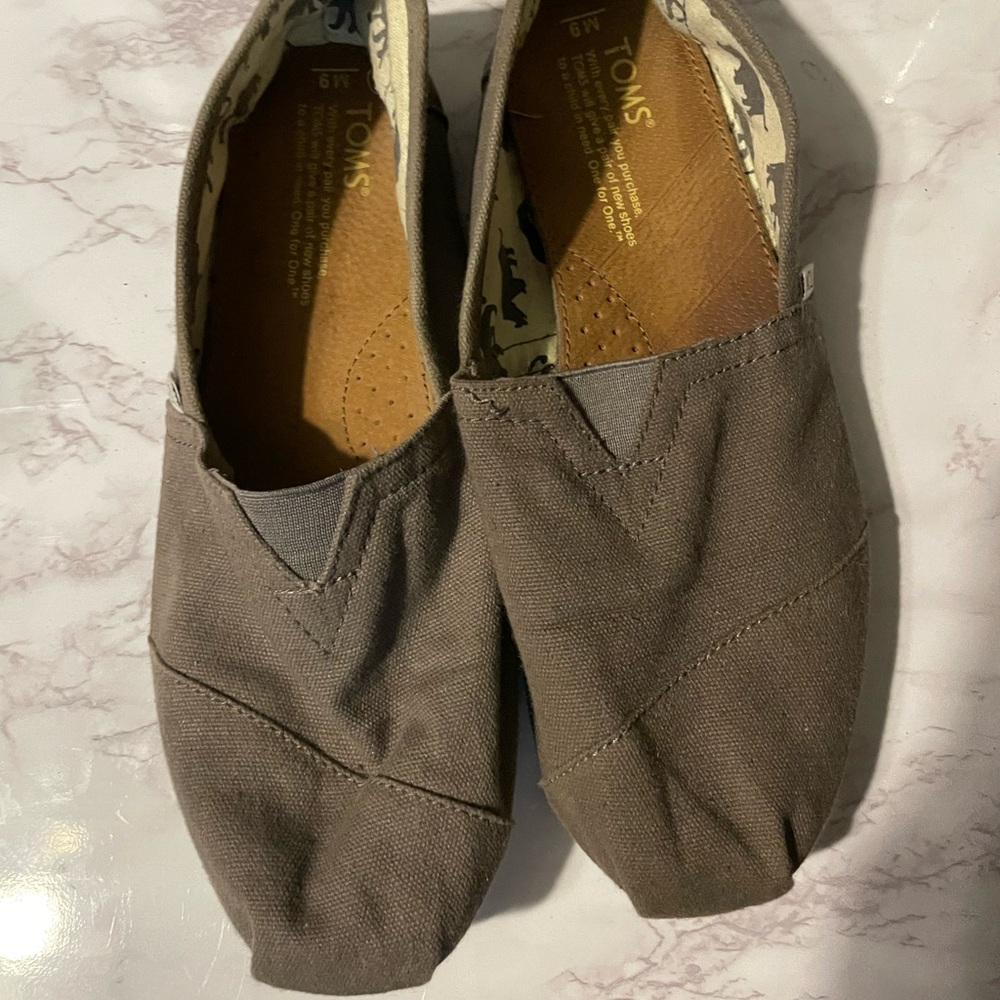 Toms